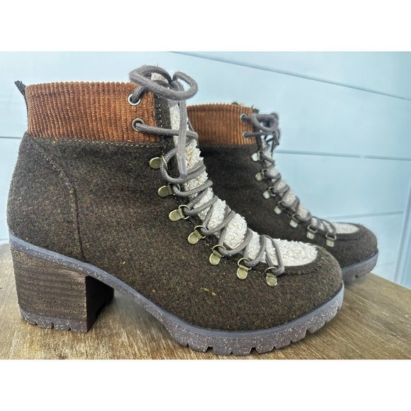 NWOT Korks Elin High Pile Fleece Lug Sole Bootie sz 8.5 - Picture 2 of 8